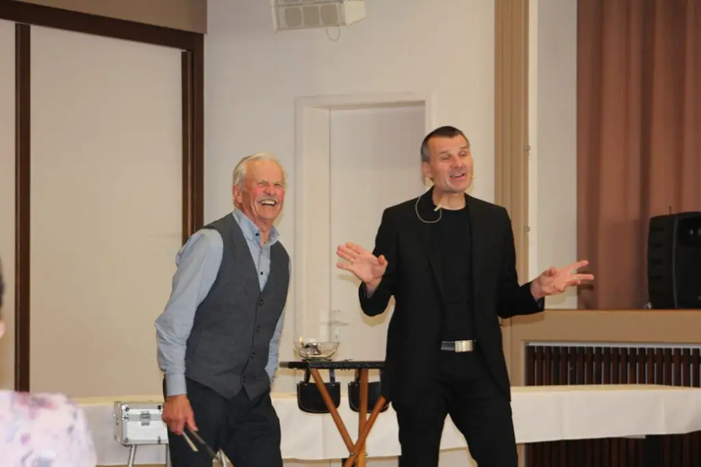 Zauberer ZauDi bei Geburtstag